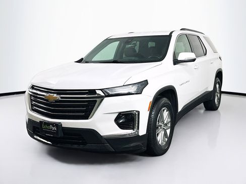 Used 2023 Chevrolet Traverse LT image 3