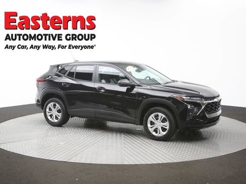 Used 2024 Chevrolet Trax LS FWD image 46