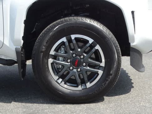 Used 2025 Toyota Tacoma TRD Sport AWD/4WD image 8