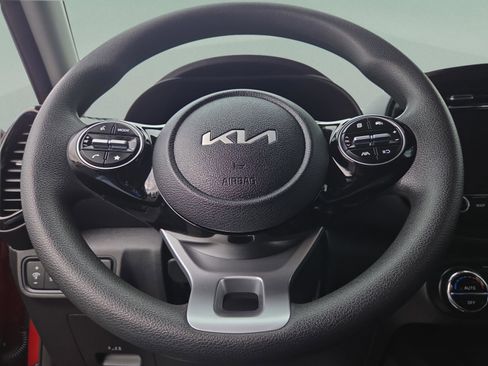 Used 2023 Kia Soul S image 11