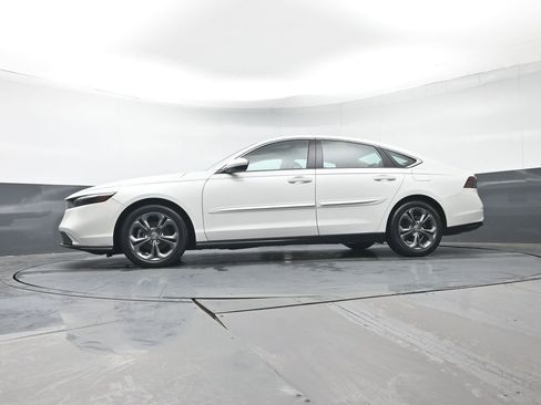 Used 2023 Honda Accord EX image 31