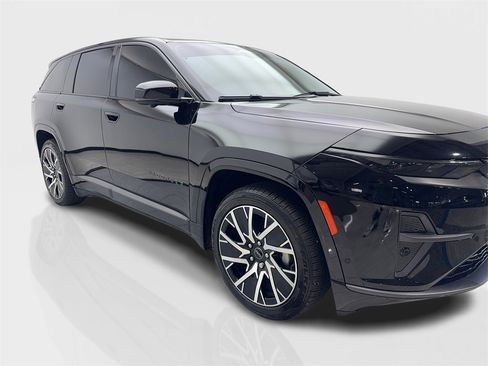 Used 2025 Jeep Wagoneer S Limited image 12