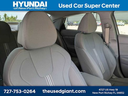 Used 2025 Hyundai Elantra Sport FWD image 6