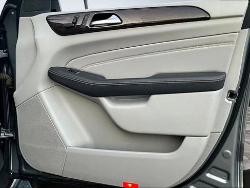 Used 2014 Mercedes-Benz ML 350 ML 350 4MATIC Sport Utility 4D w/ Premium 1 Package image 25