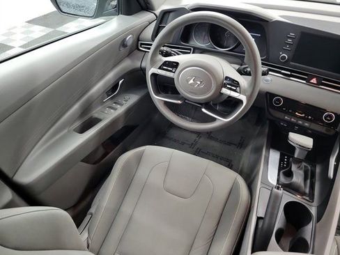 Used 2023 Hyundai Elantra SEL image 15