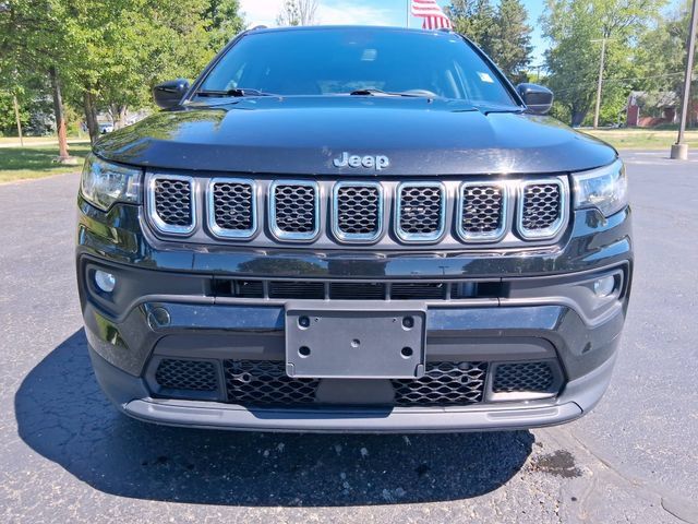 Used 2024 Jeep Compass Latitude AWD/4WD image 2