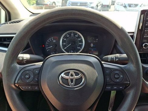Used 2020 Toyota Corolla LE FWD image 23