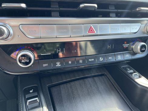 Used 2024 Kia Telluride EX w/ EX Captain's Chair Package image 27