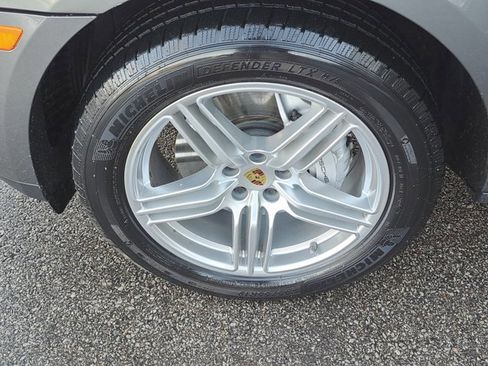 Certified 2016 Porsche Macan S image 14