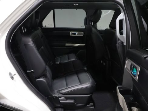 Used 2021 Ford Explorer Limited image 18