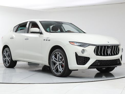 Certified 2022 Maserati Levante GT AWD/4WD image 7