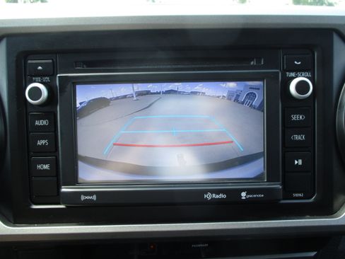 Used 2017 Toyota Tacoma SR5 RWD image 19