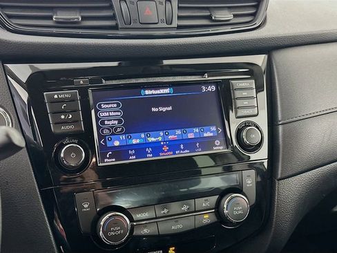 Used 2019 Nissan Rogue SV image 15