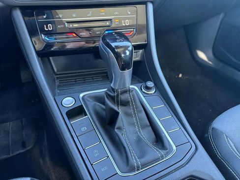 Used 2025 Volkswagen Jetta SE image 40