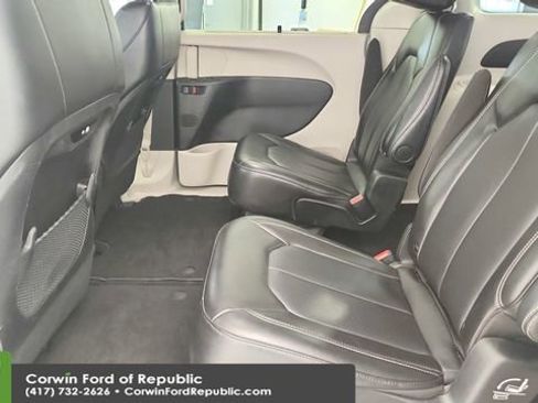 Used 2024 Chrysler Pacifica Touring-L FWD image 22
