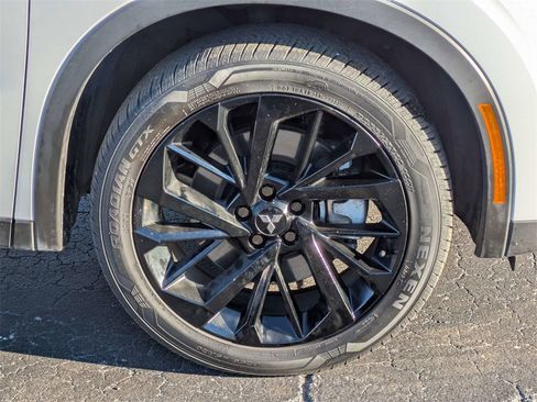 Used 2024 Mitsubishi Outlander FWD image 11