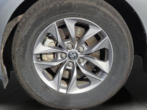 Used 2024 Toyota Sienna LE image 11