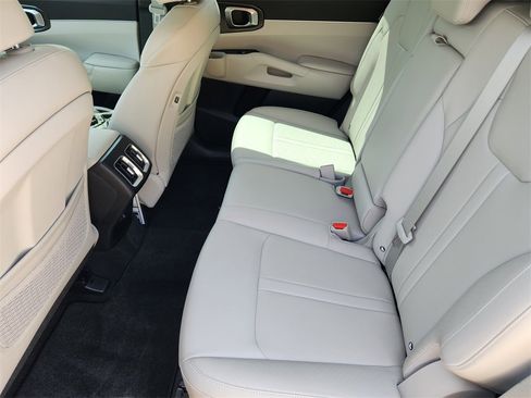 New 2025 Kia Sorento S image 17