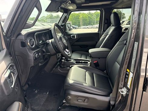 New 2026 Jeep Wrangler Unlimited Sahara AWD/4WD image 17