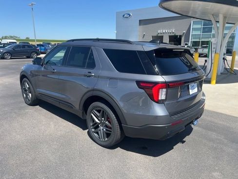 Used 2025 Ford Explorer ST-Line w/ ST-Line Street Pack AWD/4WD image 7