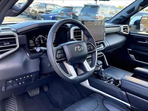 Used 2025 Toyota Sequoia Platinum image 16