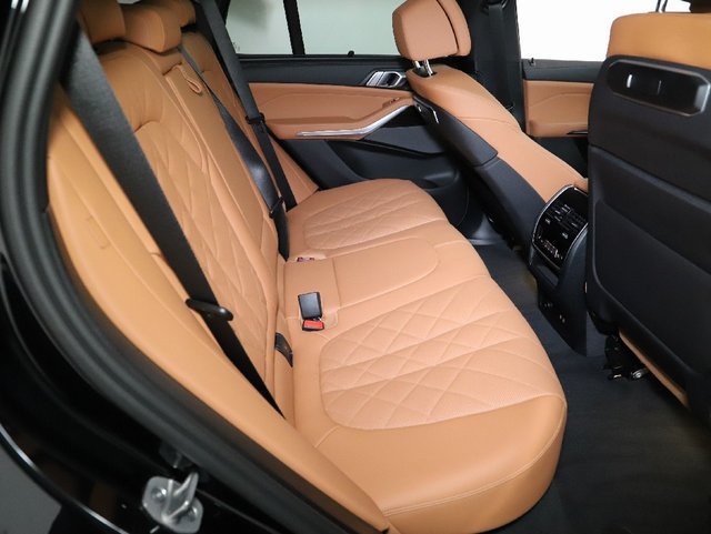 Used 2026 BMW X5 xDrive40i w/ M Sport Package AWD/4WD image 39