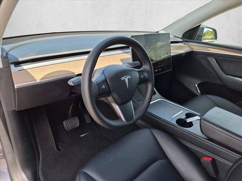 Used 2023 Tesla Model Y Long Range AWD/4WD image 9