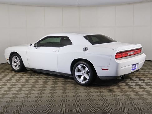 Used 2012 Dodge Challenger SXT RWD image 4