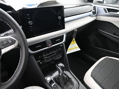 New 2025 Volkswagen Taos SE image 31