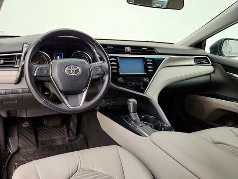 Used 2018 Toyota Camry SE w/ Moonroof Package FWD image 13