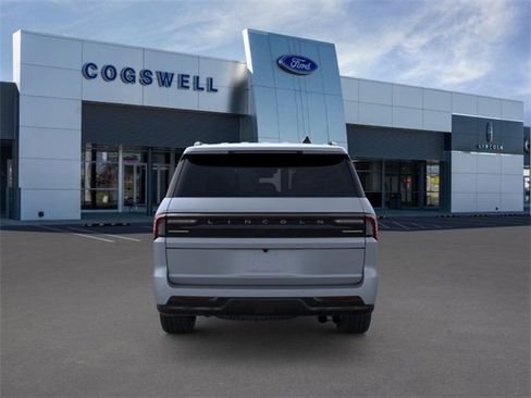 New 2025 Lincoln Navigator Reserve w/ Jet Appearance Package image 5