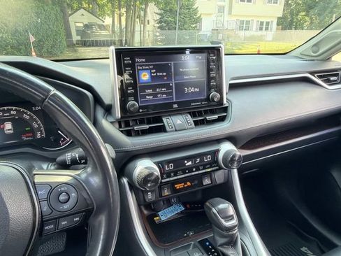 Used 2019 Toyota RAV4 Limited w/ Advanced Technology Package AWD/4WD image 23