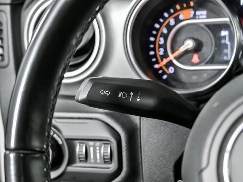 Used 2020 Jeep Wrangler Unlimited Sahara image 26