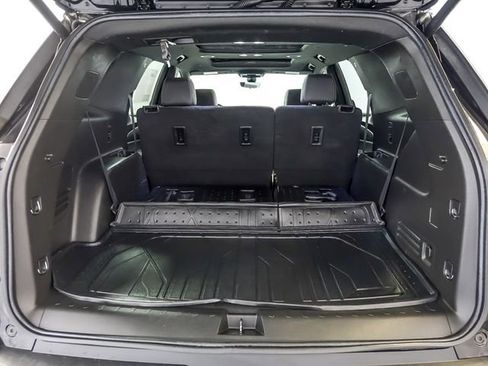 Used 2023 Chevrolet Traverse LT w/ LT Premium Package AWD/4WD image 34