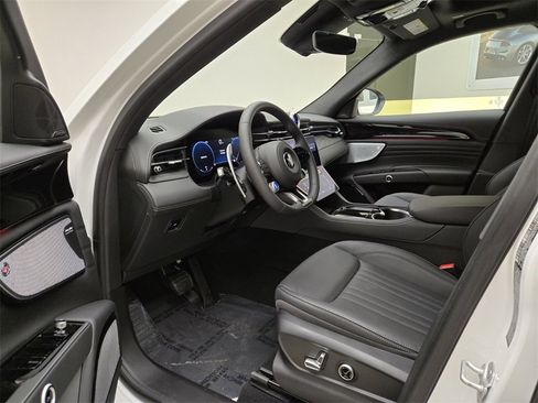 New 2025 Maserati Grecale Modena image 16