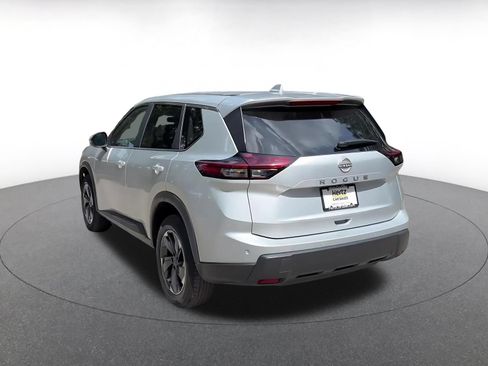 Used 2025 Nissan Rogue SV FWD image 9