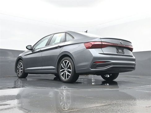 Used 2025 Volkswagen Jetta SE image 22
