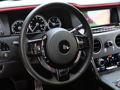 Used 2023 Rolls-Royce Cullinan AWD/4WD image 17