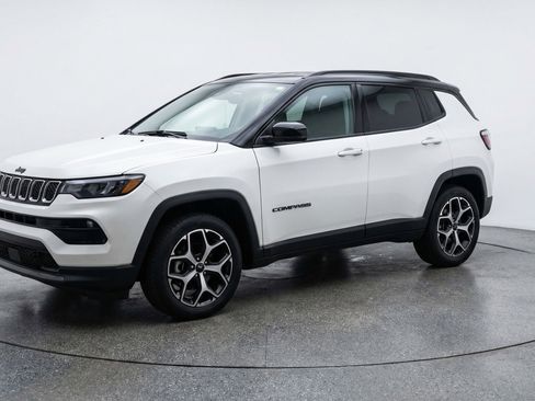 Used 2025 Jeep Compass Limited AWD/4WD image 3