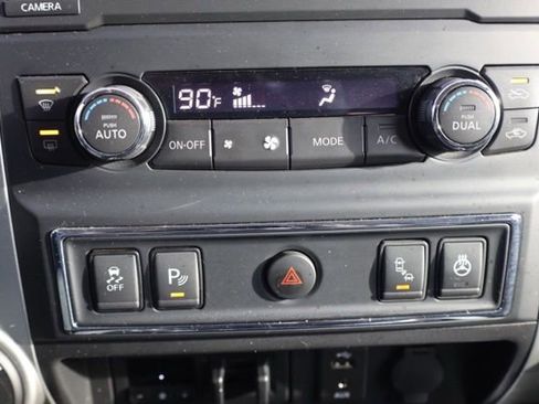 Used 2018 Nissan Titan PRO-4X w/ Pro-4x Convenience Package image 27