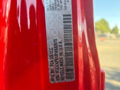 Used 2021 Jeep Wrangler Unlimited Sahara w/ Cold Weather Group AWD/4WD image 30
