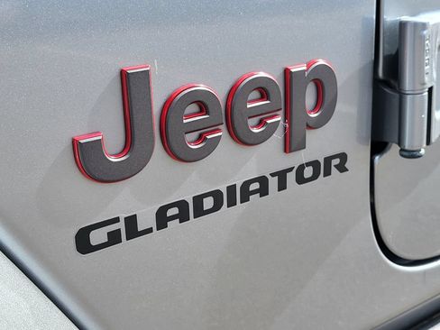Used 2021 Jeep Gladiator Rubicon AWD/4WD image 12