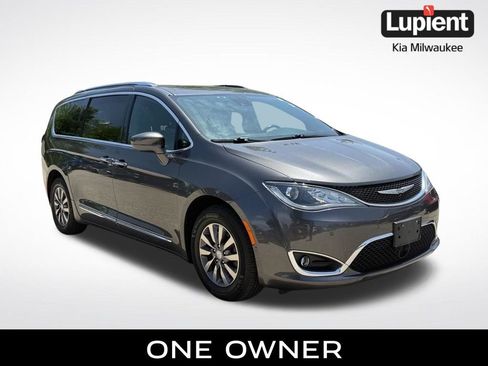 Used 2020 Chrysler Pacifica Touring-L FWD image 1