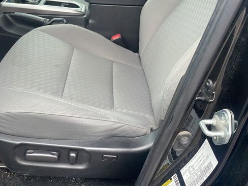 Used 2022 Toyota Tacoma SR5 image 13