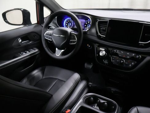 New 2026 Chrysler Pacifica Select image 20