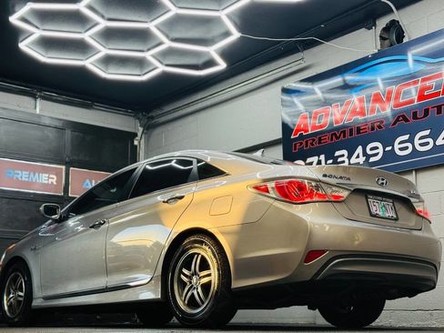 Used 2012 Hyundai Sonata Hybrid w/ Leather Pkg image 10