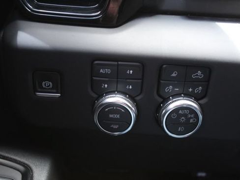 Used 2024 GMC Sierra 1500 AT4 w/ Technology Package AWD/4WD image 30