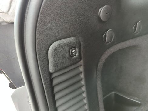 Used 2019 Jeep Grand Cherokee Altitude image 32