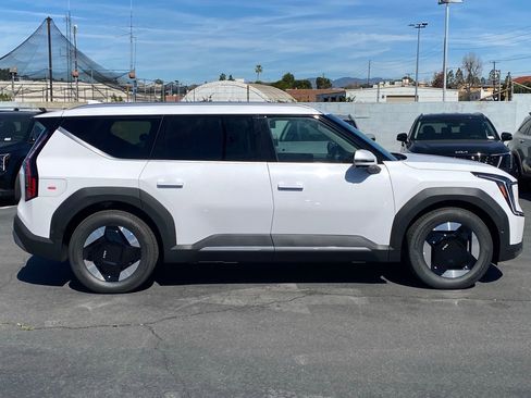 New 2026 Kia EV9 Wind image 2
