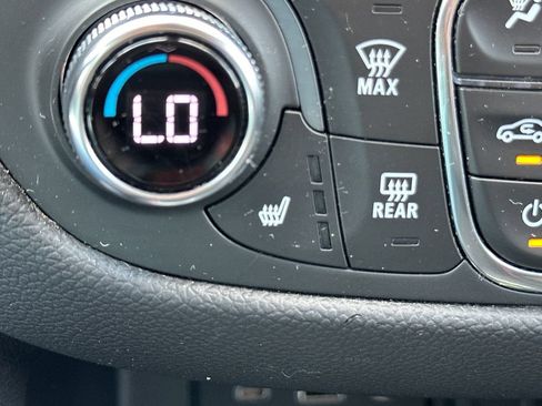 Used 2024 Chevrolet Equinox LT AWD/4WD image 28